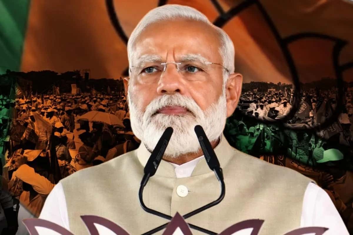 মঞ্চ থেকে মোদী বলেন, 'নিজেদের চেয়ার যেতে দেখে এখানকার সরকার ঘাবড়ে গেছে। তাই বিজেপির কর্মী-সমর্থকদের আটকানোর বহু চেষ্টা করেছে। কিন্তু পারেনি। মনে রাখবেন, তৃণমূল আপনাদের আটকাতে পারবে না। যারা অত্যাচার করবে, তাদের ছাড়া হবে না। বেছে বেছে হিসেব নেওয়া হবে।'